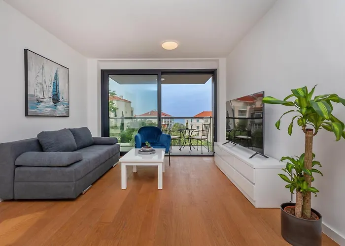 Adrienne دوبروفينك