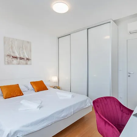 Adrienne Appartement *